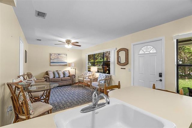1370 4th Court, Vero Beach, FL 32960