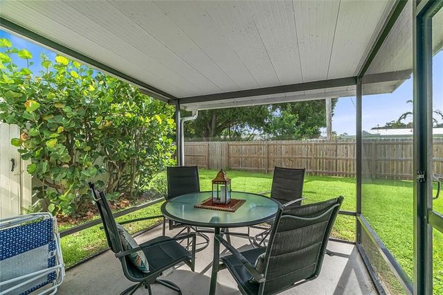 1370 4th Court, Vero Beach, FL 32960