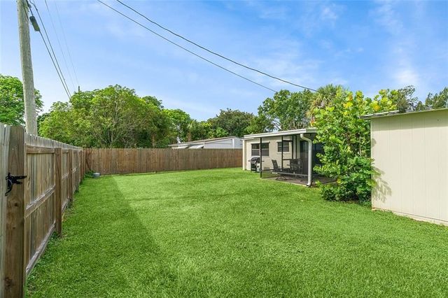 1370 4th Court, Vero Beach, FL 32960