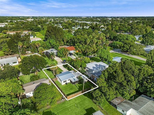 1370 4th Court, Vero Beach, FL 32960