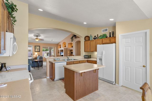 1547 N Buttes Drive, Green Valley, AZ 85614