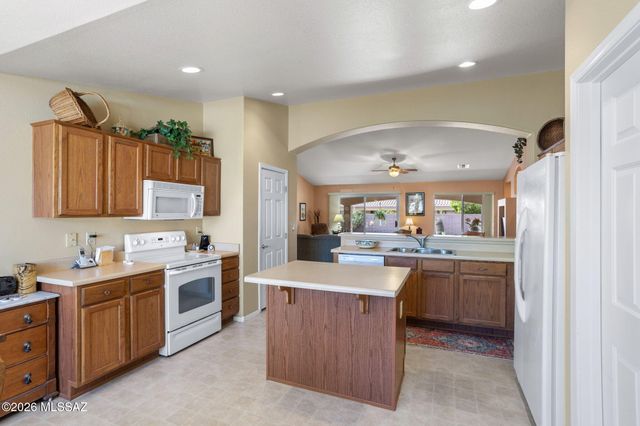 1547 N Buttes Drive, Green Valley, AZ 85614