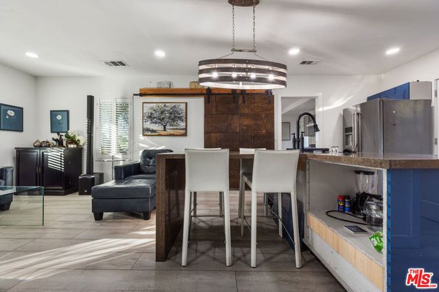 2016 10th Avenue, Los Angeles, CA 90018