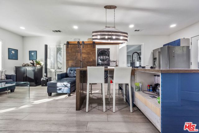 2016 10th Avenue, Los Angeles, CA 90018