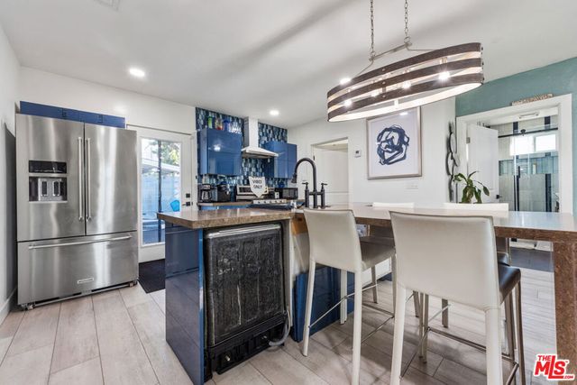 2016 10th Avenue, Los Angeles, CA 90018