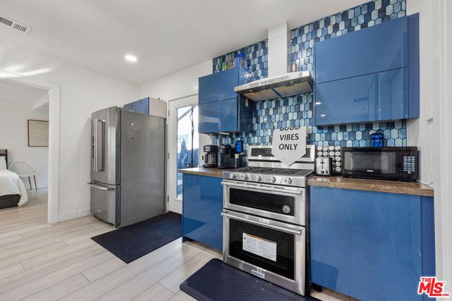 2016 10th Avenue, Los Angeles, CA 90018