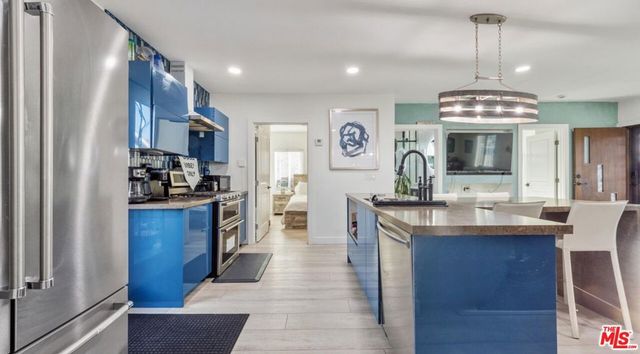 2016 10th Avenue, Los Angeles, CA 90018