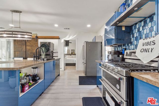 2016 10th Avenue, Los Angeles, CA 90018