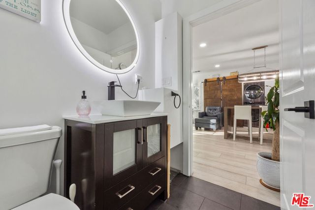 2016 10th Avenue, Los Angeles, CA 90018