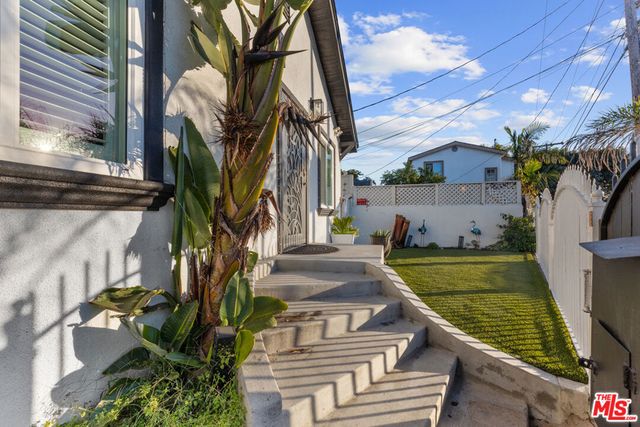 2016 10th Avenue, Los Angeles, CA 90018