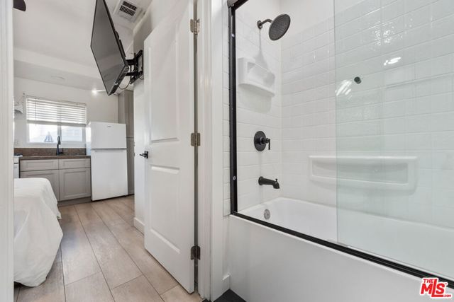 2016 10th Avenue, Los Angeles, CA 90018