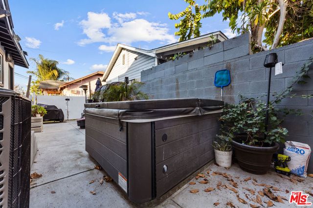 2016 10th Avenue, Los Angeles, CA 90018