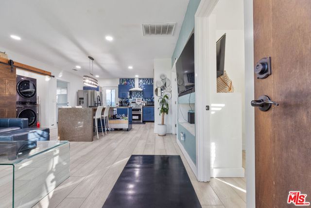 2016 10th Avenue, Los Angeles, CA 90018