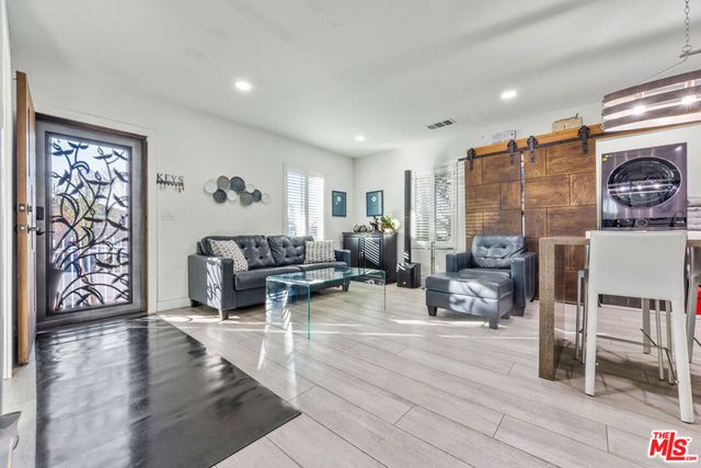 2016 10th Avenue, Los Angeles, CA 90018