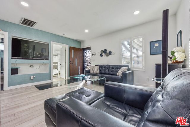 2016 10th Avenue, Los Angeles, CA 90018