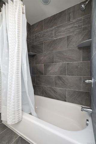 30 Kensington Lane, Poughkeepsie, NY 12603