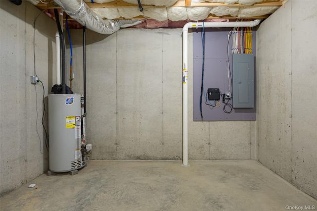 30 Kensington Lane, Poughkeepsie, NY 12603