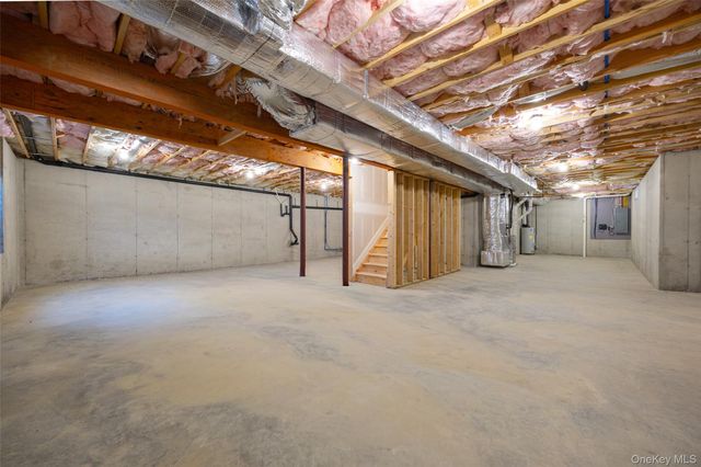 30 Kensington Lane, Poughkeepsie, NY 12603