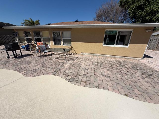 2185 SW Wayne Street, Port St. Lucie, FL 34984