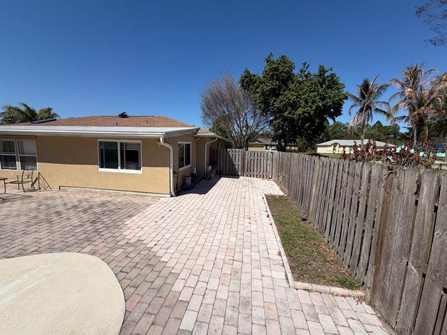 2185 SW Wayne Street, Port St. Lucie, FL 34984