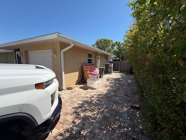 2185 SW Wayne Street, Port St. Lucie, FL 34984