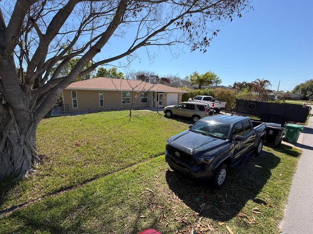 2185 SW Wayne Street, Port St. Lucie, FL 34984