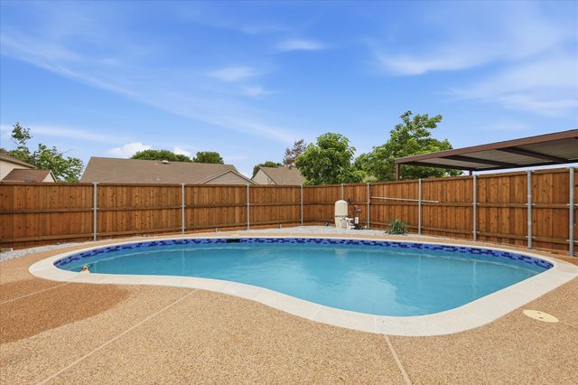 4249 Fryer Street, The Colony, TX 75056