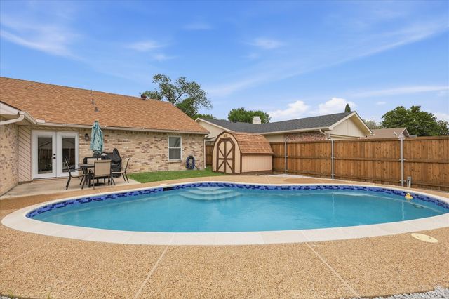 4249 Fryer Street, The Colony, TX 75056