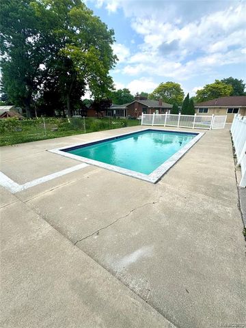 33555 Groth Drive, Sterling Heights, MI 48312