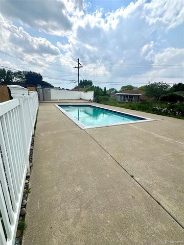 33555 Groth Drive, Sterling Heights, MI 48312