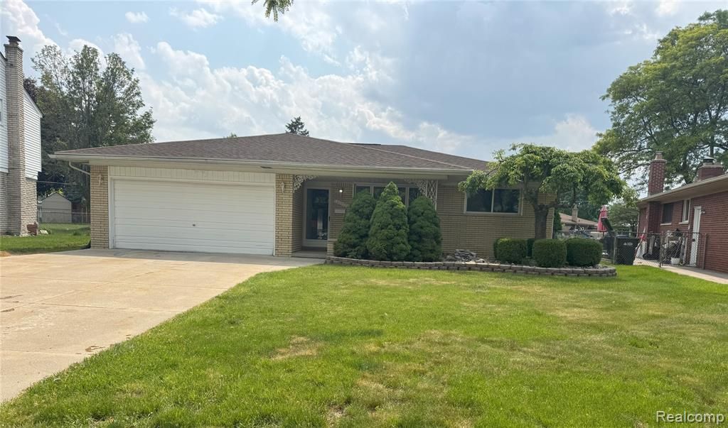 33555 Groth Drive, Sterling Heights, MI 48312