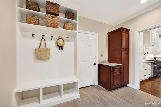 1 Delvin Court, Town And Country, MO 63141