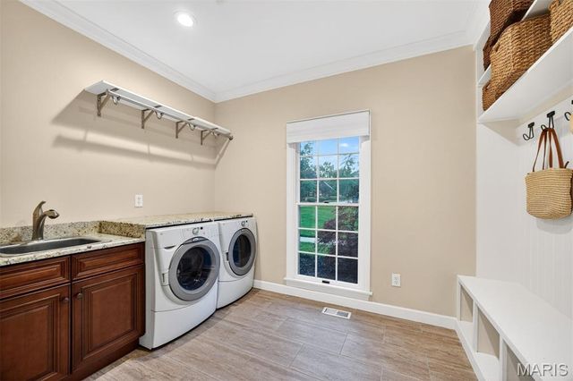 1 Delvin Court, Town And Country, MO 63141