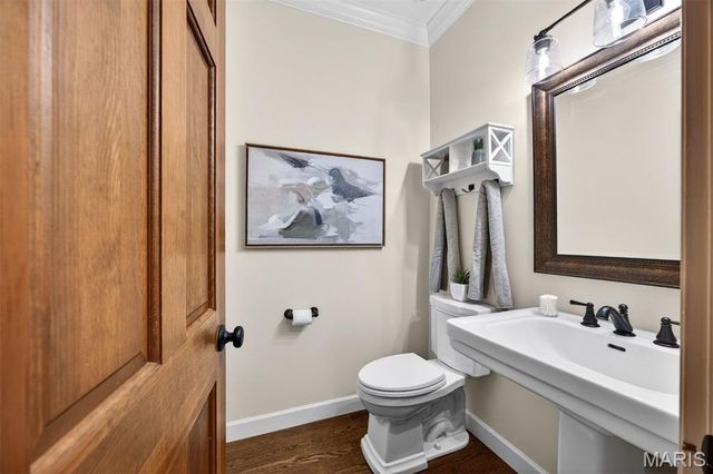 1 Delvin Court, Town And Country, MO 63141