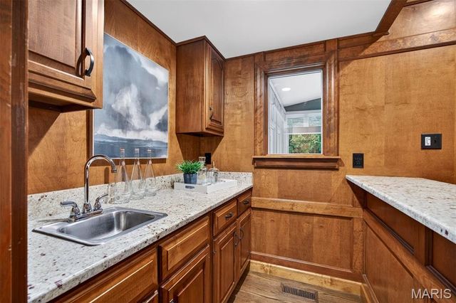1 Delvin Court, Town And Country, MO 63141
