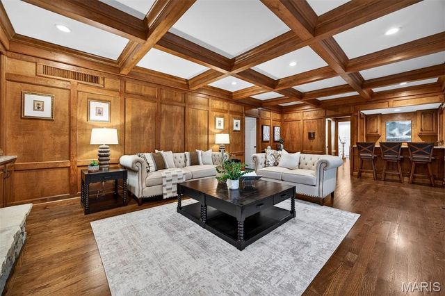 1 Delvin Court, Town And Country, MO 63141