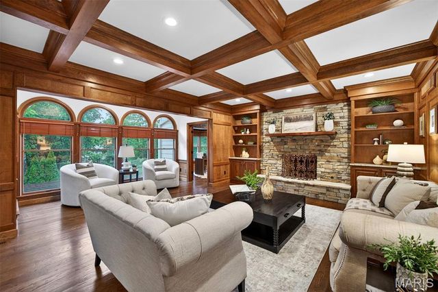 1 Delvin Court, Town And Country, MO 63141