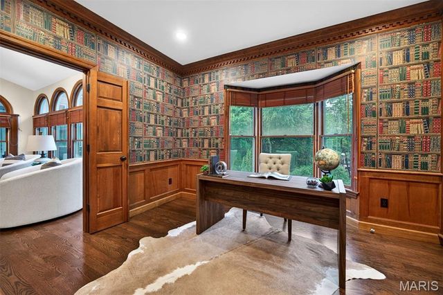 1 Delvin Court, Town And Country, MO 63141