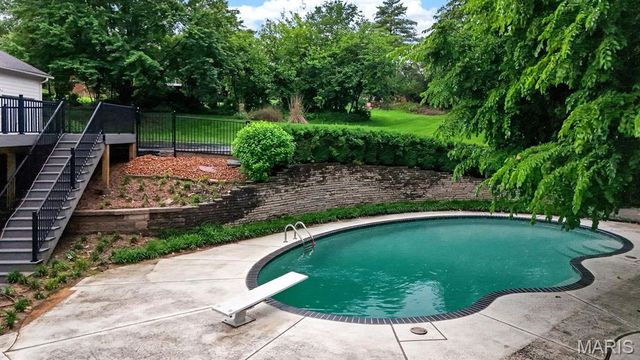 1 Delvin Court, Town And Country, MO 63141