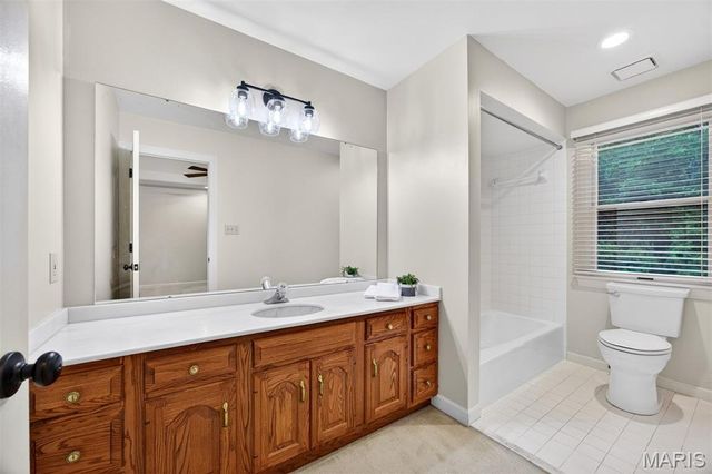 1 Delvin Court, Town And Country, MO 63141