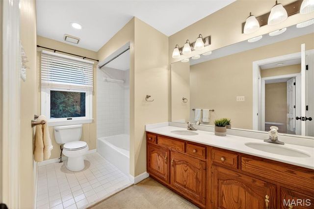 1 Delvin Court, Town And Country, MO 63141