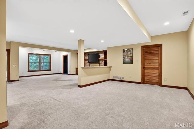 1 Delvin Court, Town And Country, MO 63141