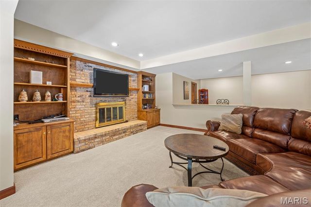 1 Delvin Court, Town And Country, MO 63141