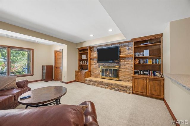 1 Delvin Court, Town And Country, MO 63141