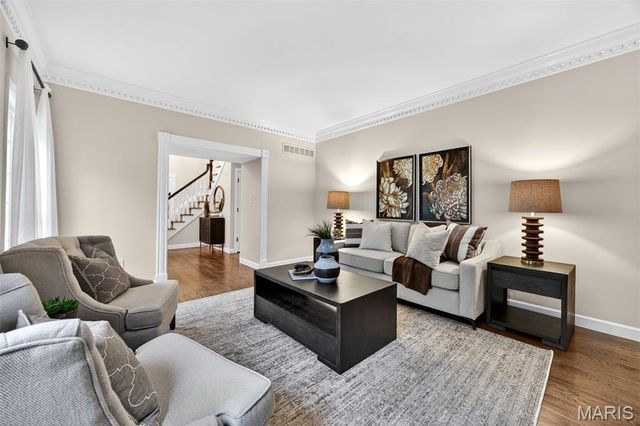 1 Delvin Court, Town And Country, MO 63141