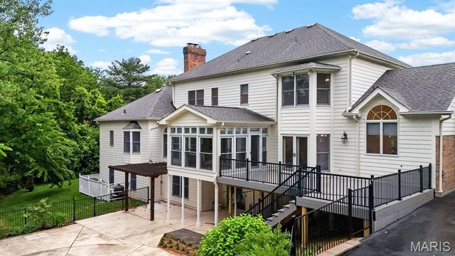 1 Delvin Court, Town And Country, MO 63141