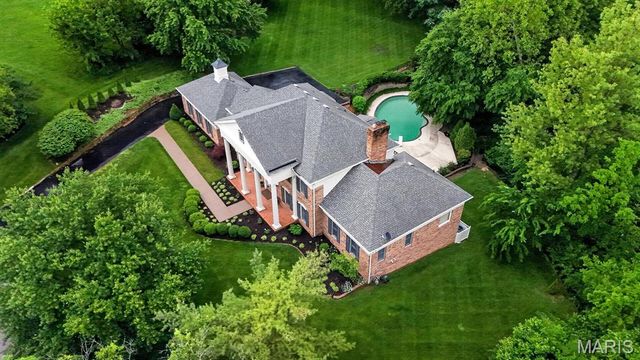 1 Delvin Court, Town And Country, MO 63141