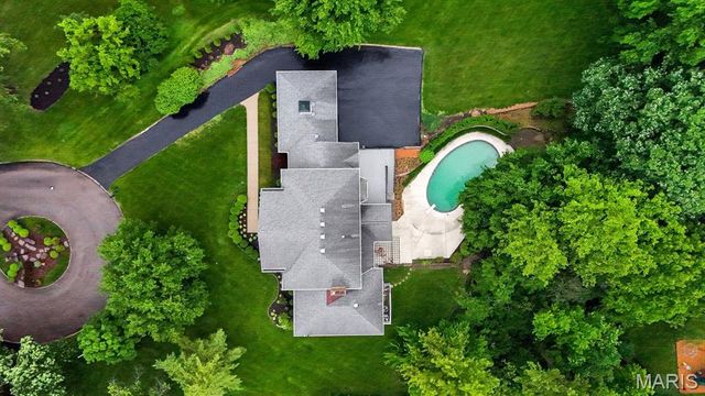 1 Delvin Court, Town And Country, MO 63141