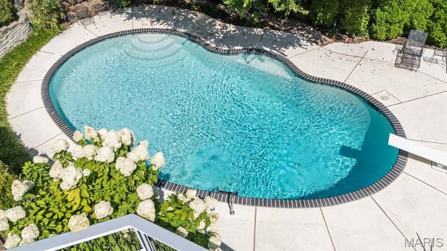 1 Delvin Court, Town And Country, MO 63141