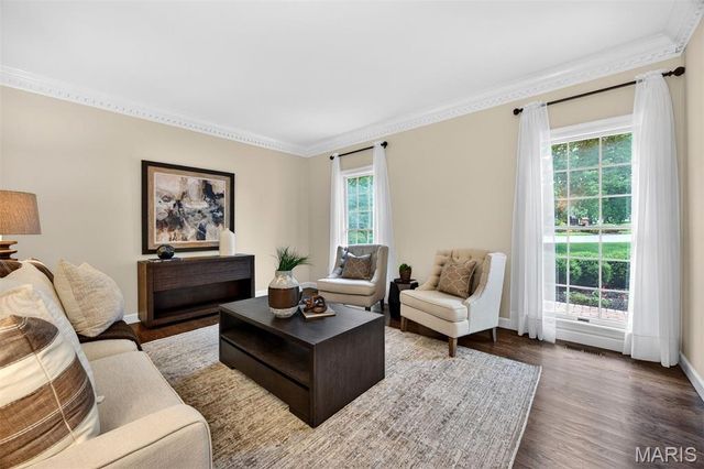 1 Delvin Court, Town And Country, MO 63141